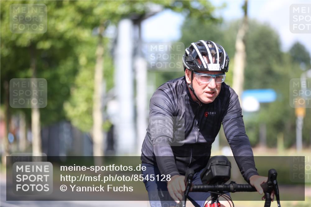 10.08.2025 - GEWOBA Citytriathlon Bremen Yannick Fuchs http://msf.ph/oto/8545128 10.08.2025 11:02:54 Radfahren 23, 53, 135, 223 meine-sportfotos.de