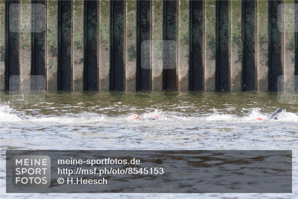 10.08.2025 - GEWOBA Citytriathlon Bremen H.Heesch http://msf.ph/oto/8545153 10.08.2025 10:04:36 Schwimmen  meine-sportfotos.de