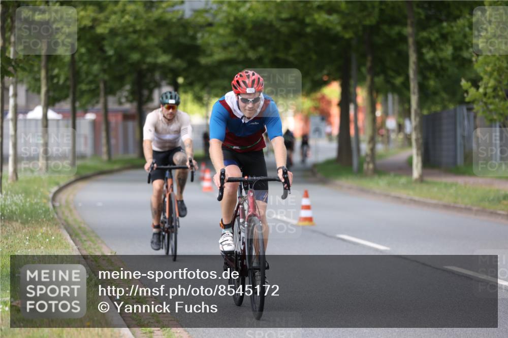 10.08.2025 - GEWOBA Citytriathlon Bremen Yannick Fuchs http://msf.ph/oto/8545172 10.08.2025 12:56:37 Radfahren 555, 567, 597, 678, 706, 721, 737, 749, 772, 782, 814, 815, 831 meine-sportfotos.de