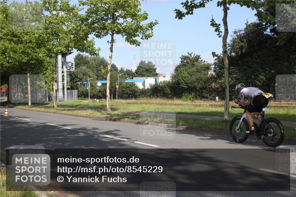10.08.2025 - GEWOBA Citytriathlon Bremen Yannick Fuchs http://msf.ph/oto/8545229 10.08.2025 10:22:47 Radfahren  meine-sportfotos.de