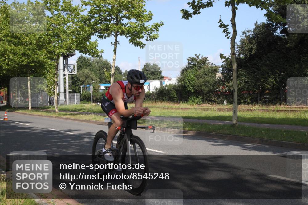 10.08.2025 - GEWOBA Citytriathlon Bremen Yannick Fuchs http://msf.ph/oto/8545248 10.08.2025 10:24:18 Radfahren 374, 398 meine-sportfotos.de