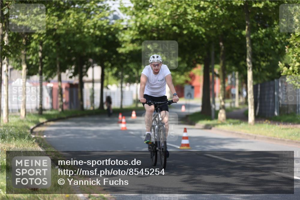 10.08.2025 - GEWOBA Citytriathlon Bremen Yannick Fuchs http://msf.ph/oto/8545254 10.08.2025 11:03:42 Radfahren 13, 55, 167 meine-sportfotos.de