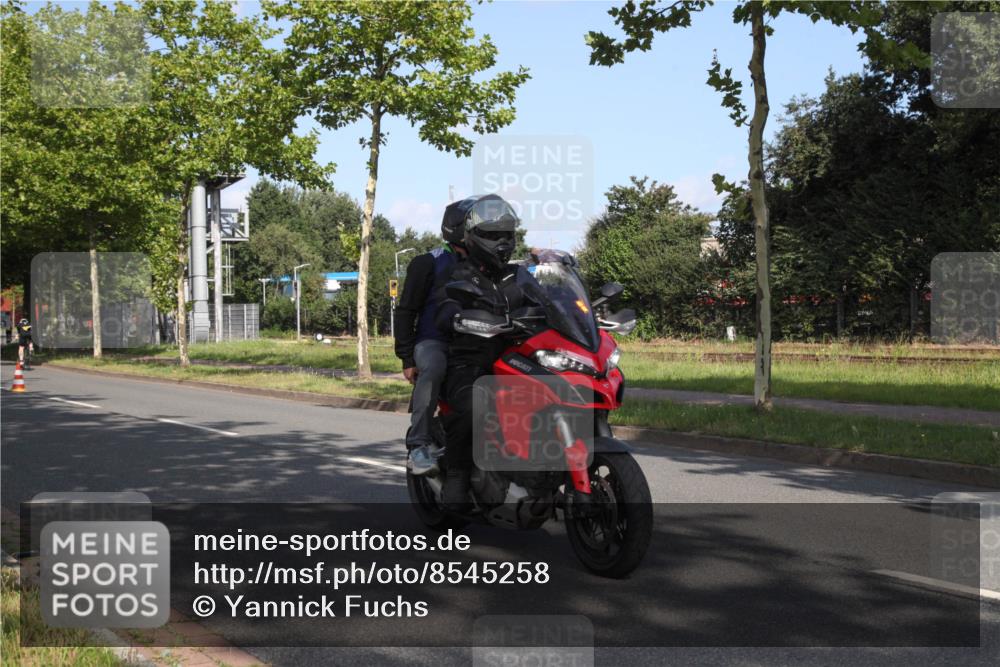 10.08.2025 - GEWOBA Citytriathlon Bremen Yannick Fuchs http://msf.ph/oto/8545258 10.08.2025 10:24:31 Radfahren 398 meine-sportfotos.de