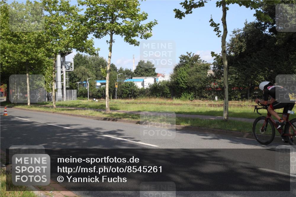 10.08.2025 - GEWOBA Citytriathlon Bremen Yannick Fuchs http://msf.ph/oto/8545261 10.08.2025 10:25:05 Radfahren 368, 438 meine-sportfotos.de
