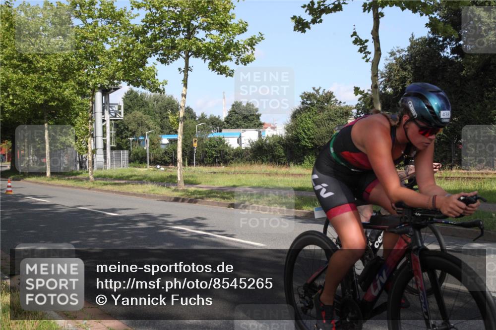 10.08.2025 - GEWOBA Citytriathlon Bremen Yannick Fuchs http://msf.ph/oto/8545265 10.08.2025 10:25:16 Radfahren 368, 438 meine-sportfotos.de