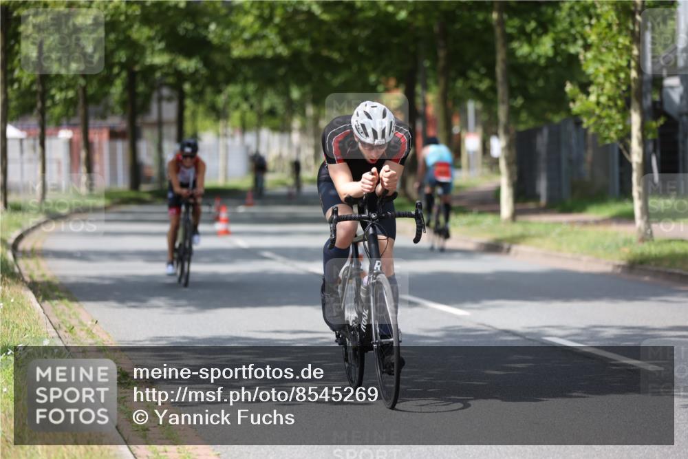 10.08.2025 - GEWOBA Citytriathlon Bremen Yannick Fuchs http://msf.ph/oto/8545269 10.08.2025 12:56:57 Radfahren 559, 597, 672, 723, 755, 815, 830, 879, 913, 1003, 1014 meine-sportfotos.de