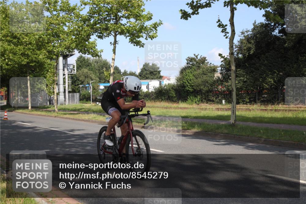 10.08.2025 - GEWOBA Citytriathlon Bremen Yannick Fuchs http://msf.ph/oto/8545279 10.08.2025 10:25:53 Radfahren 369, 431 meine-sportfotos.de