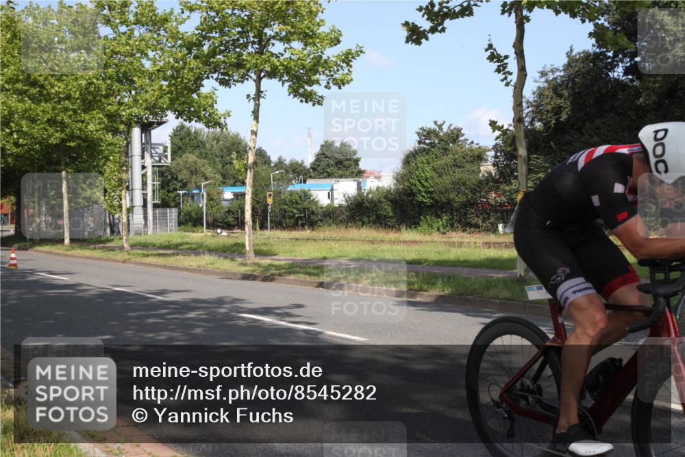 10.08.2025 - GEWOBA Citytriathlon Bremen Yannick Fuchs http://msf.ph/oto/8545282 10.08.2025 10:25:53 Radfahren 369, 431 meine-sportfotos.de