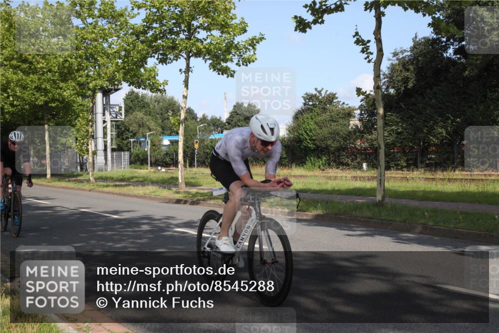 10.08.2025 - GEWOBA Citytriathlon Bremen Yannick Fuchs http://msf.ph/oto/8545288 10.08.2025 10:26:20 Radfahren 395, 507 meine-sportfotos.de