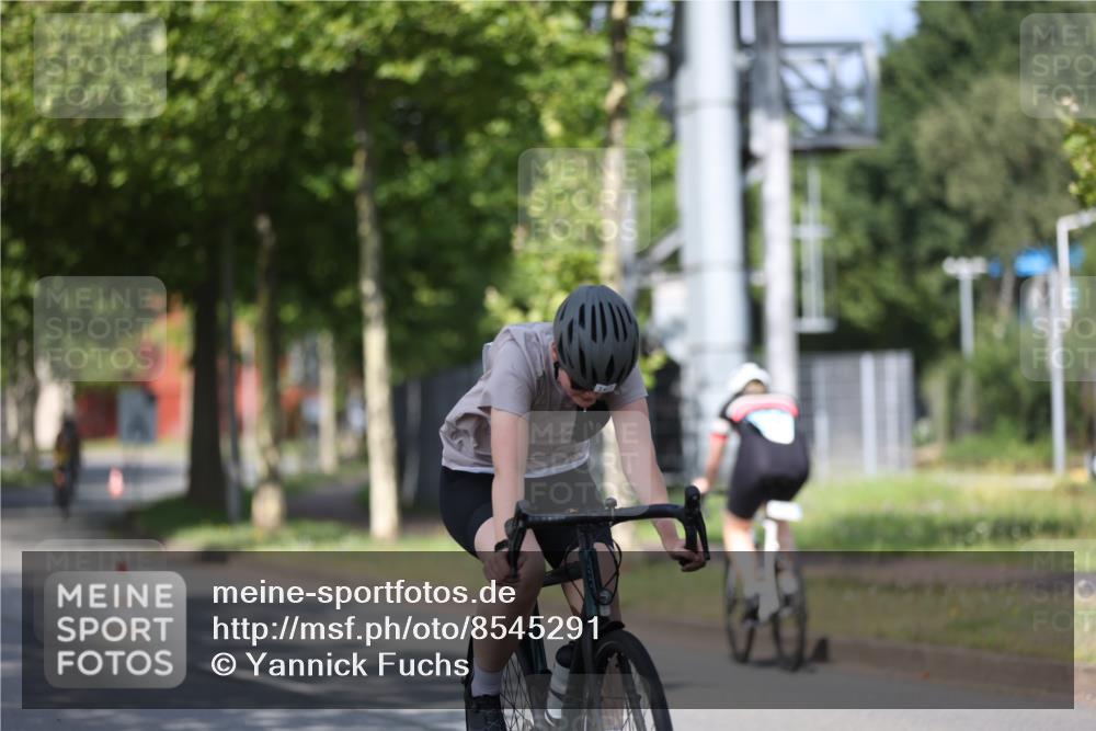 10.08.2025 - GEWOBA Citytriathlon Bremen Yannick Fuchs http://msf.ph/oto/8545291 10.08.2025 11:03:50 Radfahren 13, 167 meine-sportfotos.de