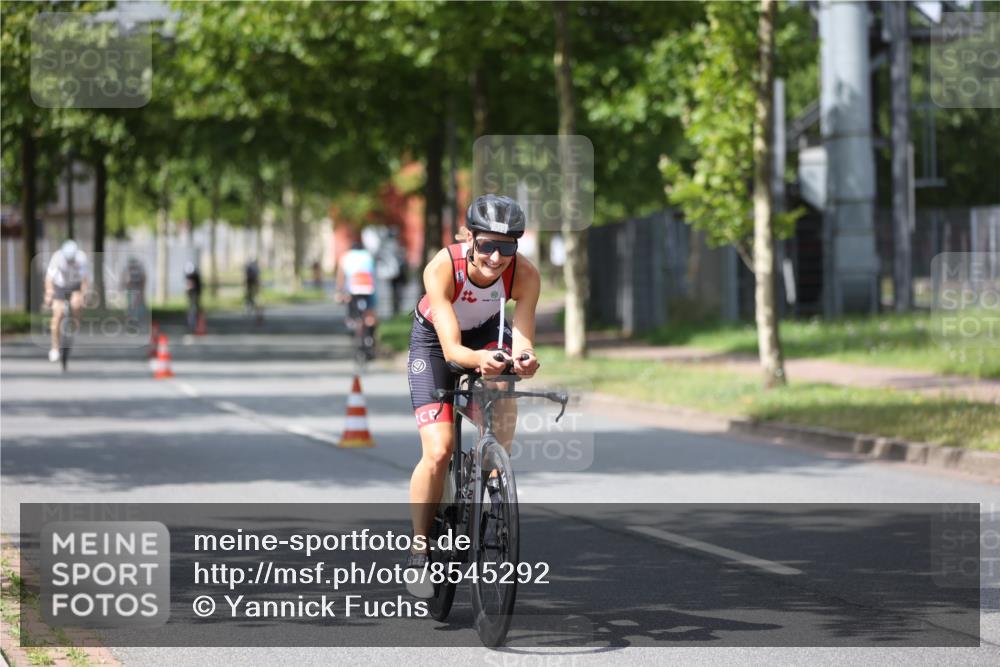 10.08.2025 - GEWOBA Citytriathlon Bremen Yannick Fuchs http://msf.ph/oto/8545292 10.08.2025 12:56:58 Radfahren 559, 597, 672, 723, 730, 755, 815, 830, 879, 913, 1003, 1014 meine-sportfotos.de