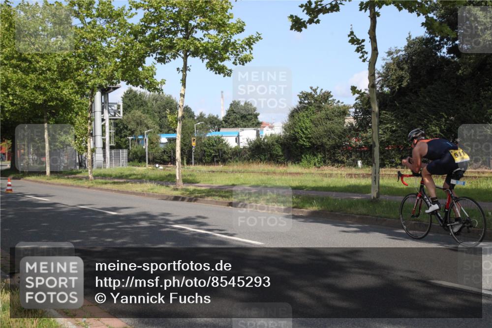 10.08.2025 - GEWOBA Citytriathlon Bremen Yannick Fuchs http://msf.ph/oto/8545293 10.08.2025 10:26:30 Radfahren 395, 487 meine-sportfotos.de