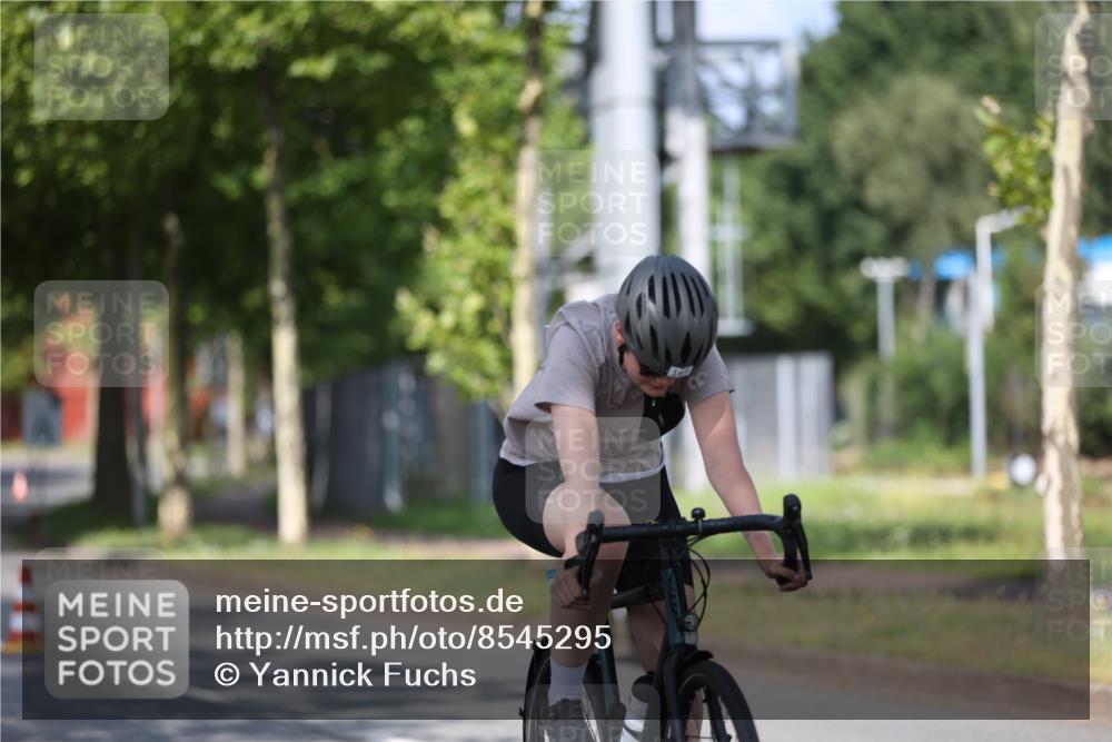 10.08.2025 - GEWOBA Citytriathlon Bremen Yannick Fuchs http://msf.ph/oto/8545295 10.08.2025 11:03:51 Radfahren 13, 167 meine-sportfotos.de