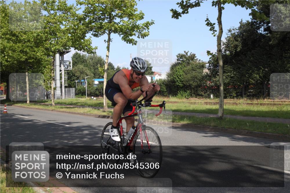 10.08.2025 - GEWOBA Citytriathlon Bremen Yannick Fuchs http://msf.ph/oto/8545306 10.08.2025 10:27:23 Radfahren 351, 437, 511 meine-sportfotos.de