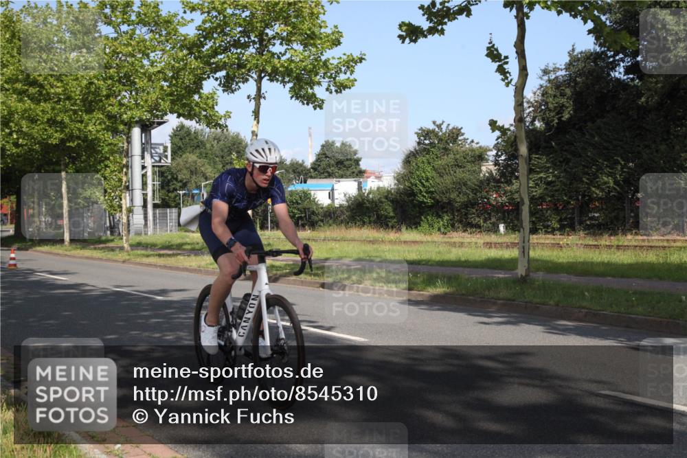 10.08.2025 - GEWOBA Citytriathlon Bremen Yannick Fuchs http://msf.ph/oto/8545310 10.08.2025 10:27:32 Radfahren 351, 422, 437 meine-sportfotos.de