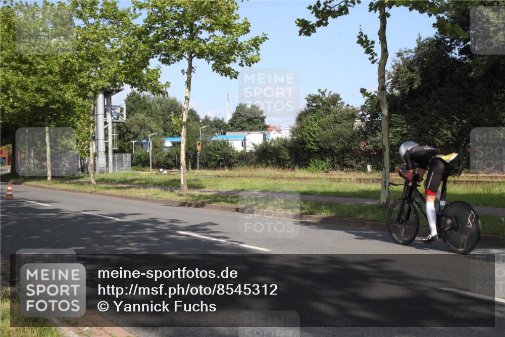 10.08.2025 - GEWOBA Citytriathlon Bremen Yannick Fuchs http://msf.ph/oto/8545312 10.08.2025 10:27:38 Radfahren 351, 422 meine-sportfotos.de