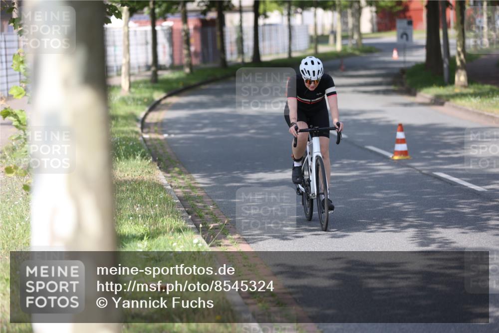 10.08.2025 - GEWOBA Citytriathlon Bremen Yannick Fuchs http://msf.ph/oto/8545324 10.08.2025 11:04:47 Radfahren 235, 361 meine-sportfotos.de