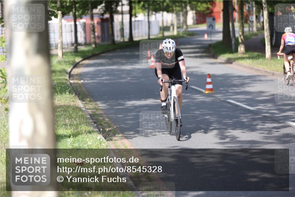 10.08.2025 - GEWOBA Citytriathlon Bremen Yannick Fuchs http://msf.ph/oto/8545328 10.08.2025 11:04:47 Radfahren 235, 361 meine-sportfotos.de