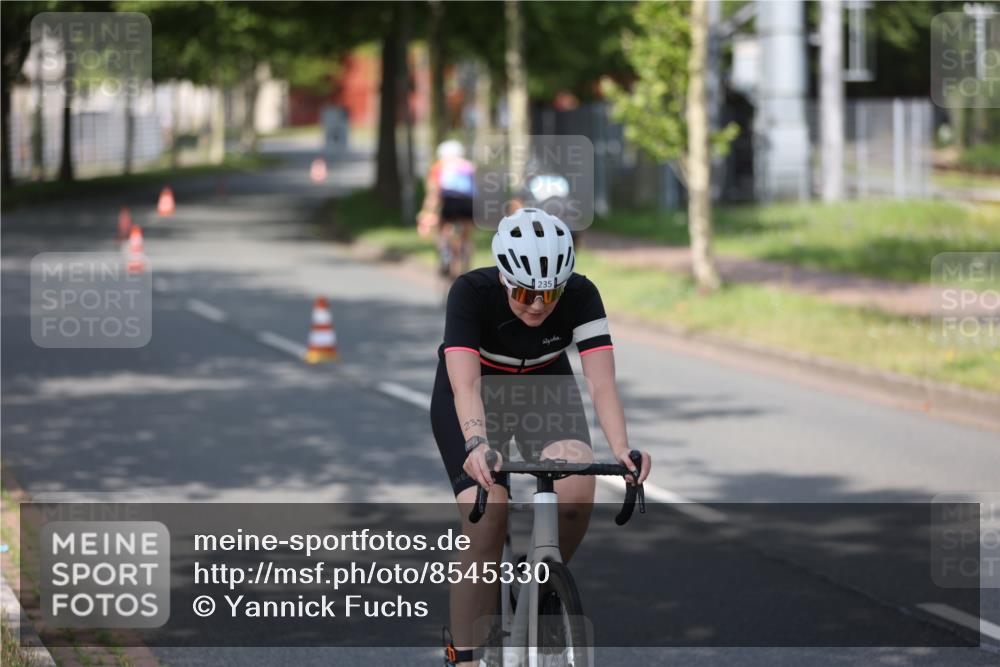 10.08.2025 - GEWOBA Citytriathlon Bremen Yannick Fuchs http://msf.ph/oto/8545330 10.08.2025 11:04:48 Radfahren 235, 361 meine-sportfotos.de
