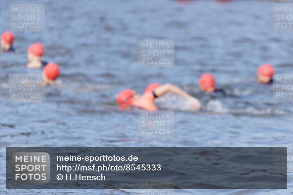 10.08.2025 - GEWOBA Citytriathlon Bremen H.Heesch http://msf.ph/oto/8545333 10.08.2025 10:04:45 Schwimmen  meine-sportfotos.de
