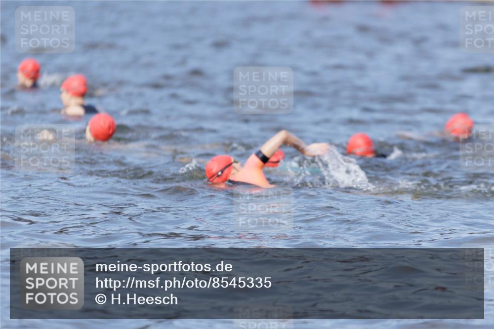 10.08.2025 - GEWOBA Citytriathlon Bremen H.Heesch http://msf.ph/oto/8545335 10.08.2025 10:04:46 Schwimmen  meine-sportfotos.de