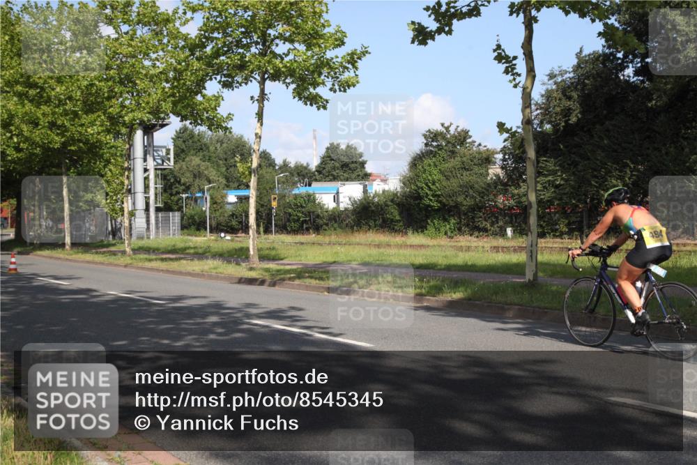10.08.2025 - GEWOBA Citytriathlon Bremen Yannick Fuchs http://msf.ph/oto/8545345 10.08.2025 10:29:07 Radfahren 412, 424, 510 meine-sportfotos.de