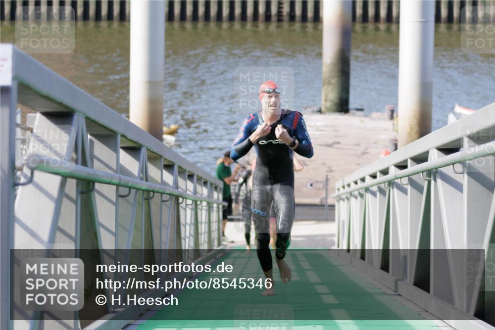 10.08.2025 - GEWOBA Citytriathlon Bremen H.Heesch http://msf.ph/oto/8545346 10.08.2025 10:14:37 Schwimmen 391, 438 meine-sportfotos.de