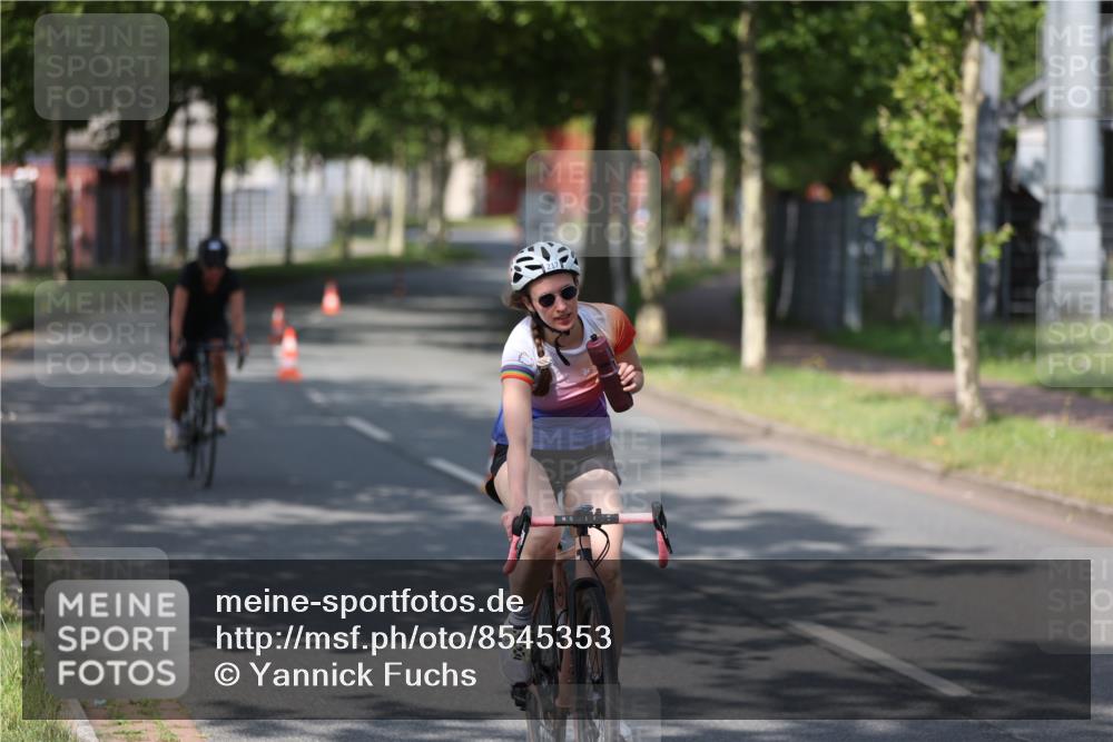 10.08.2025 - GEWOBA Citytriathlon Bremen Yannick Fuchs http://msf.ph/oto/8545353 10.08.2025 11:05:50 Radfahren 179, 217 meine-sportfotos.de