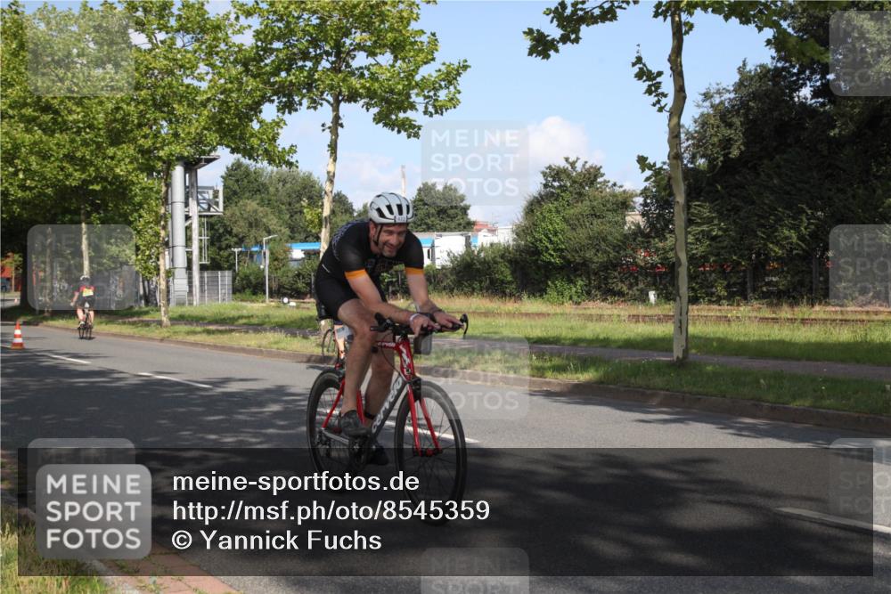 10.08.2025 - GEWOBA Citytriathlon Bremen Yannick Fuchs http://msf.ph/oto/8545359 10.08.2025 10:29:15 Radfahren 386, 412, 510 meine-sportfotos.de