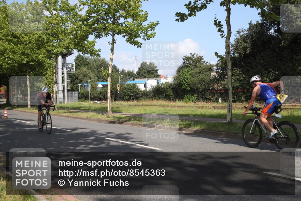 10.08.2025 - GEWOBA Citytriathlon Bremen Yannick Fuchs http://msf.ph/oto/8545363 10.08.2025 10:29:20 Radfahren 386, 412, 509, 510 meine-sportfotos.de