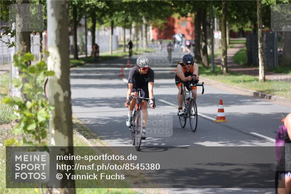 10.08.2025 - GEWOBA Citytriathlon Bremen Yannick Fuchs http://msf.ph/oto/8545380 10.08.2025 12:57:15 Radfahren 559, 572, 723, 730, 758, 849, 879, 892, 900, 940, 969, 1003 meine-sportfotos.de