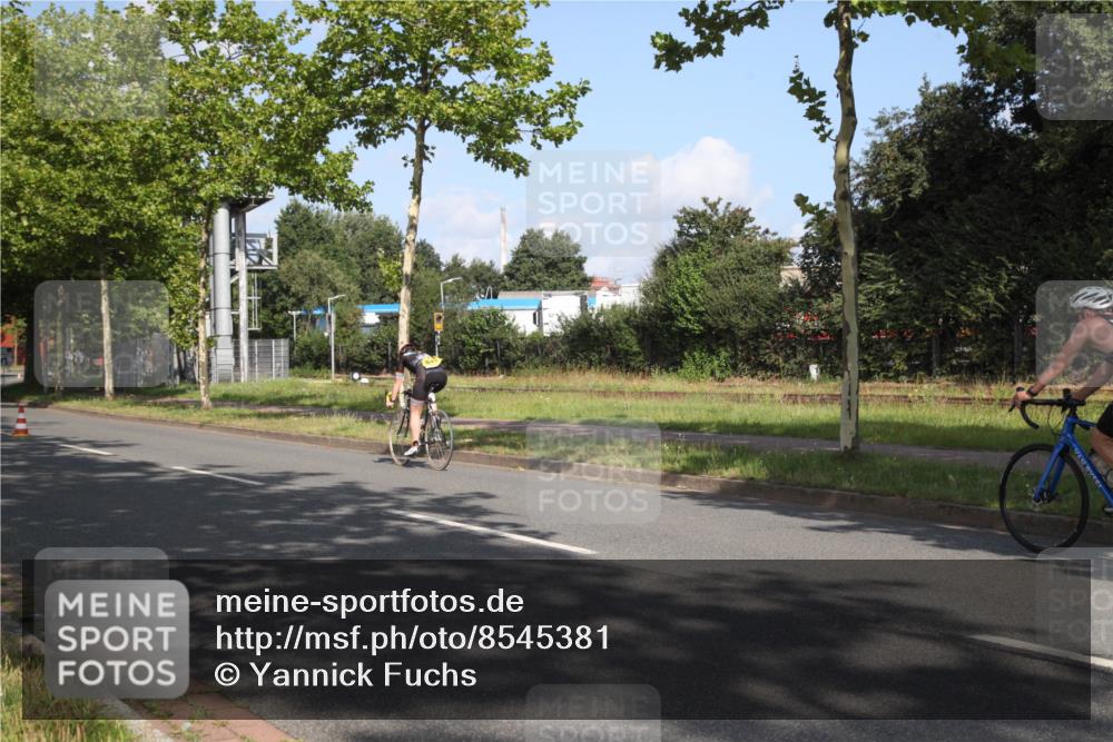 10.08.2025 - GEWOBA Citytriathlon Bremen Yannick Fuchs http://msf.ph/oto/8545381 10.08.2025 10:29:35 Radfahren 386, 509 meine-sportfotos.de
