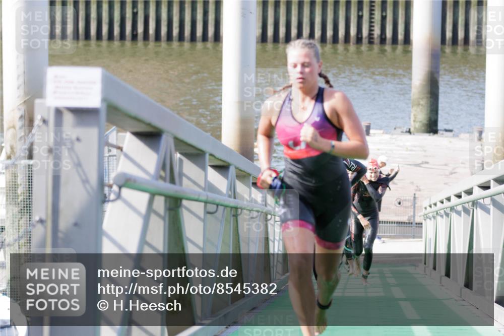 10.08.2025 - GEWOBA Citytriathlon Bremen H.Heesch http://msf.ph/oto/8545382 10.08.2025 10:14:41 Schwimmen 374, 375, 391, 398, 438 meine-sportfotos.de