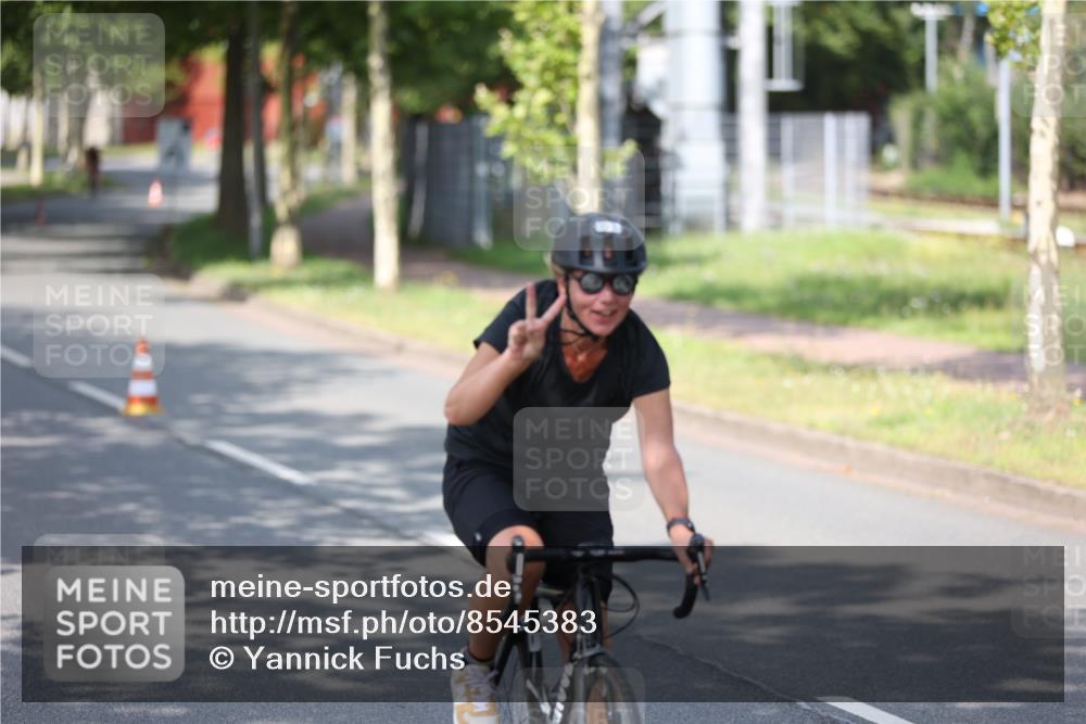 10.08.2025 - GEWOBA Citytriathlon Bremen Yannick Fuchs http://msf.ph/oto/8545383 10.08.2025 11:05:53 Radfahren 179, 217 meine-sportfotos.de