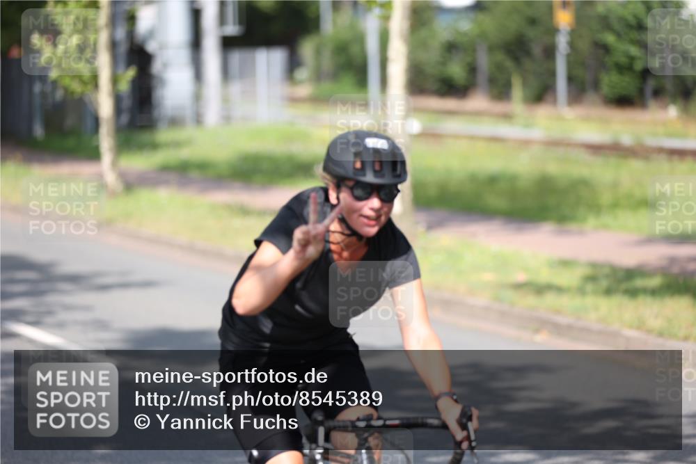 10.08.2025 - GEWOBA Citytriathlon Bremen Yannick Fuchs http://msf.ph/oto/8545389 10.08.2025 11:05:53 Radfahren 179, 217 meine-sportfotos.de