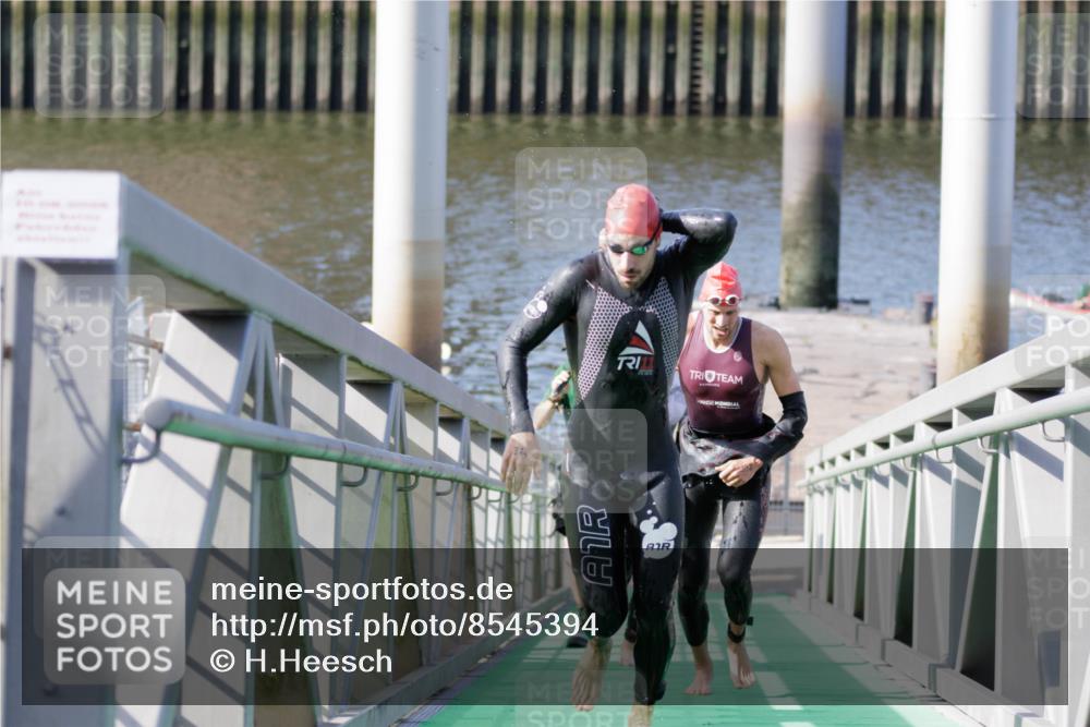 10.08.2025 - GEWOBA Citytriathlon Bremen H.Heesch http://msf.ph/oto/8545394 10.08.2025 10:14:44 Schwimmen 374, 375, 391, 398, 438 meine-sportfotos.de