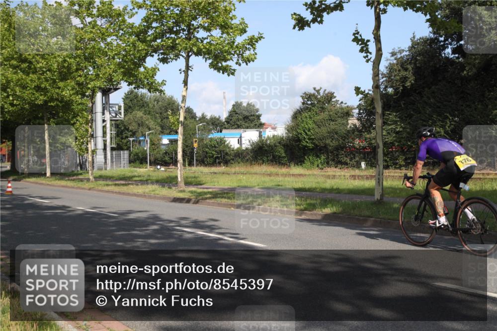 10.08.2025 - GEWOBA Citytriathlon Bremen Yannick Fuchs http://msf.ph/oto/8545397 10.08.2025 10:30:03 Radfahren 414, 423, 433, 494 meine-sportfotos.de