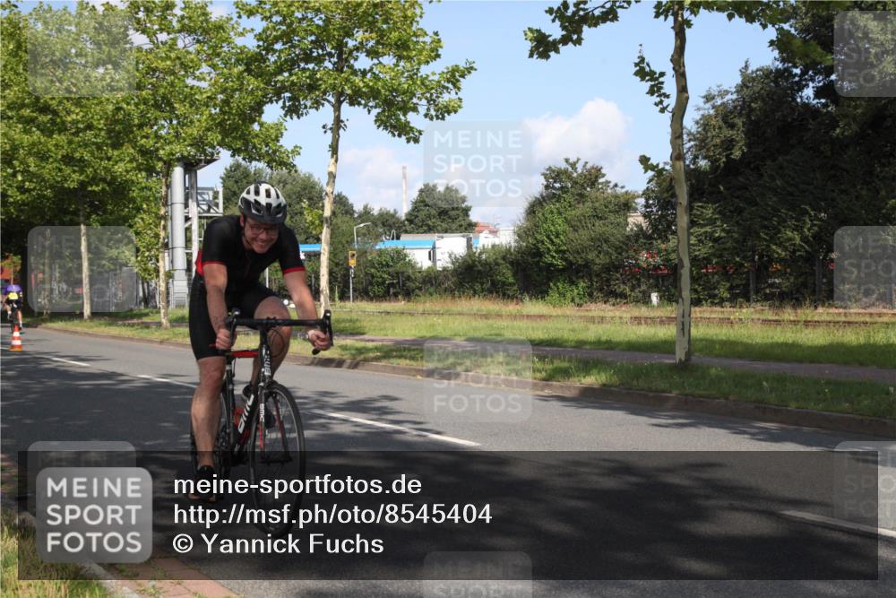 10.08.2025 - GEWOBA Citytriathlon Bremen Yannick Fuchs http://msf.ph/oto/8545404 10.08.2025 10:30:07 Radfahren 414, 423, 433, 494 meine-sportfotos.de