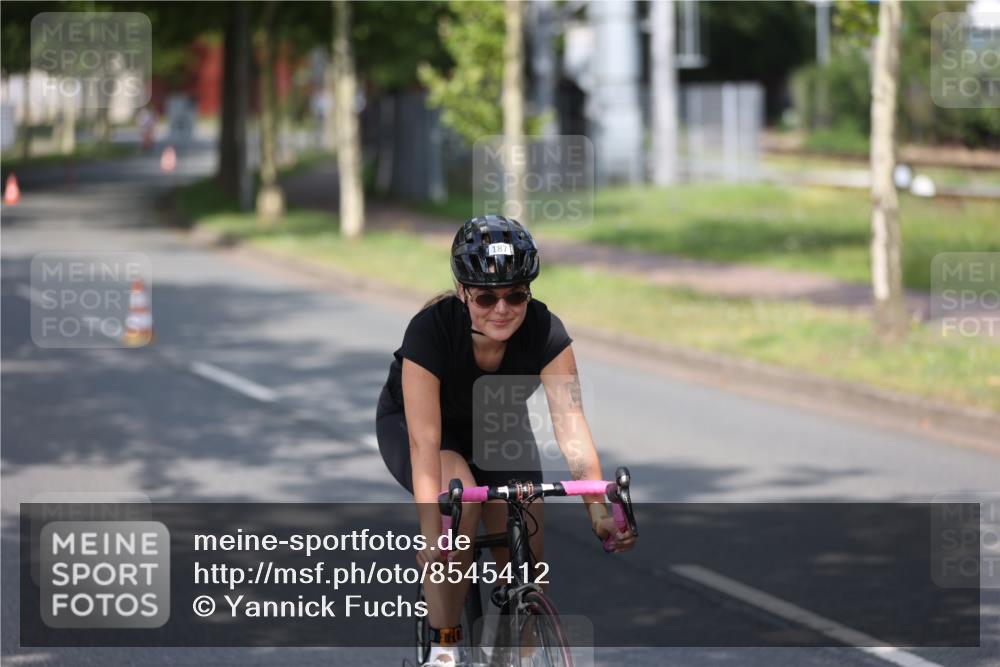 10.08.2025 - GEWOBA Citytriathlon Bremen Yannick Fuchs http://msf.ph/oto/8545412 10.08.2025 11:06:06 Radfahren 17 meine-sportfotos.de