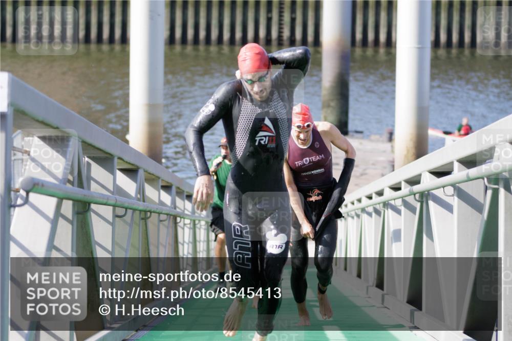10.08.2025 - GEWOBA Citytriathlon Bremen H.Heesch http://msf.ph/oto/8545413 10.08.2025 10:14:44 Schwimmen 374, 375, 391, 398, 438 meine-sportfotos.de