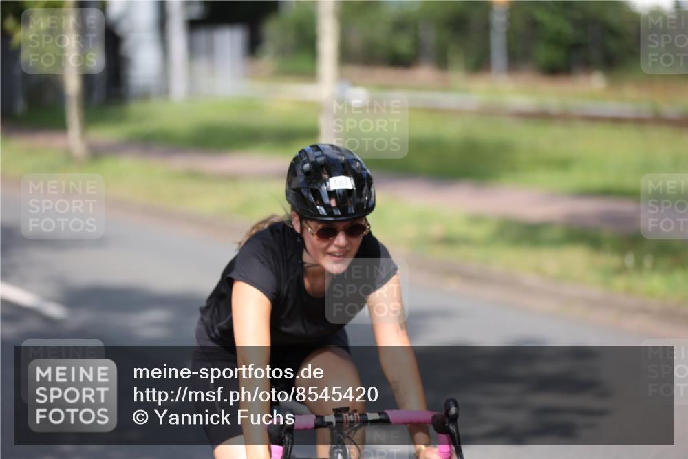 10.08.2025 - GEWOBA Citytriathlon Bremen Yannick Fuchs http://msf.ph/oto/8545420 10.08.2025 11:06:07 Radfahren 17 meine-sportfotos.de