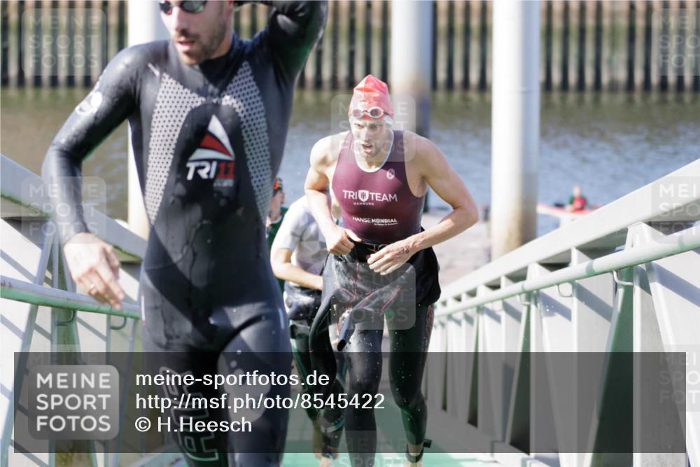 10.08.2025 - GEWOBA Citytriathlon Bremen H.Heesch http://msf.ph/oto/8545422 10.08.2025 10:14:46 Schwimmen 374, 375, 391, 398, 438 meine-sportfotos.de