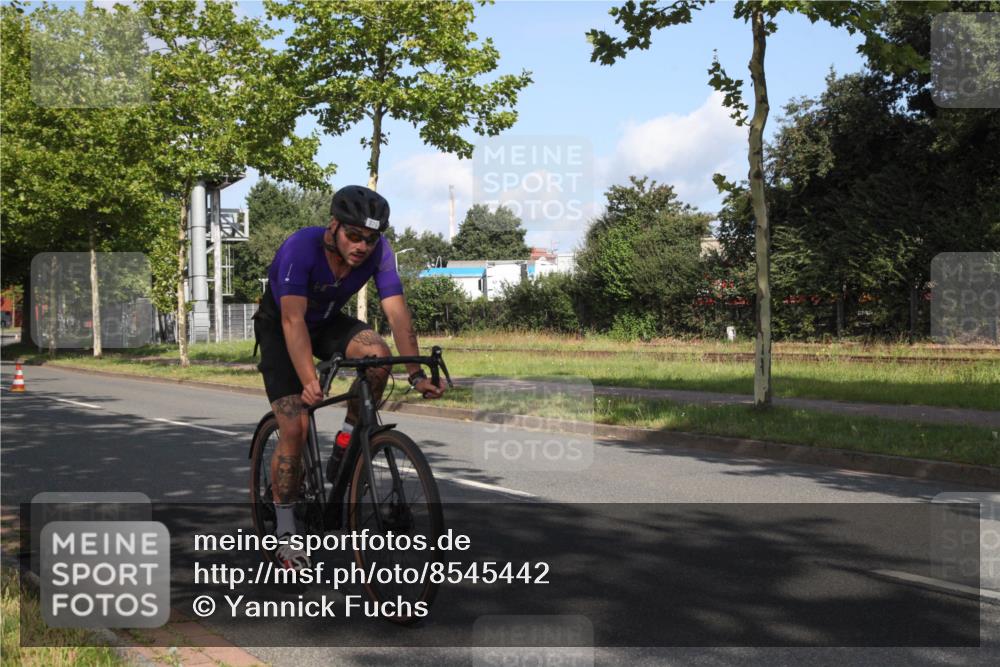 10.08.2025 - GEWOBA Citytriathlon Bremen Yannick Fuchs http://msf.ph/oto/8545442 10.08.2025 10:30:56 Radfahren 353, 376, 476 meine-sportfotos.de
