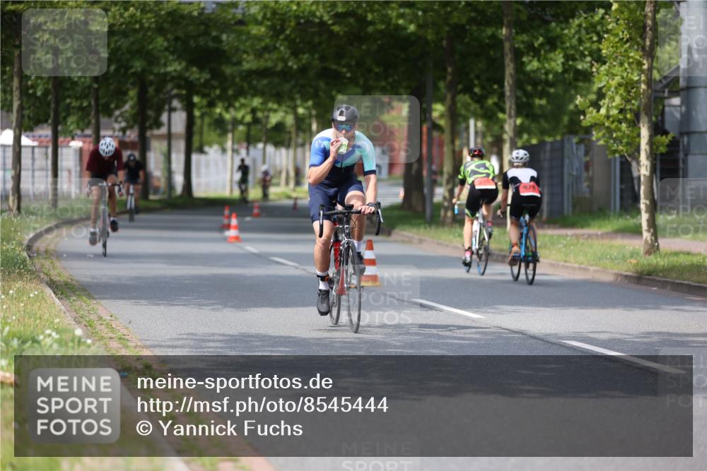 10.08.2025 - GEWOBA Citytriathlon Bremen Yannick Fuchs http://msf.ph/oto/8545444 10.08.2025 12:58:35 Radfahren 609, 726, 762, 795, 802, 870, 910 meine-sportfotos.de