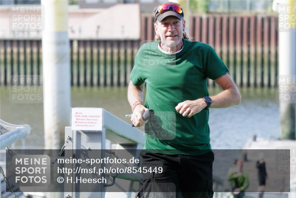 10.08.2025 - GEWOBA Citytriathlon Bremen H.Heesch http://msf.ph/oto/8545449 10.08.2025 10:14:48 Schwimmen 374, 375, 391, 398, 438, 507 meine-sportfotos.de