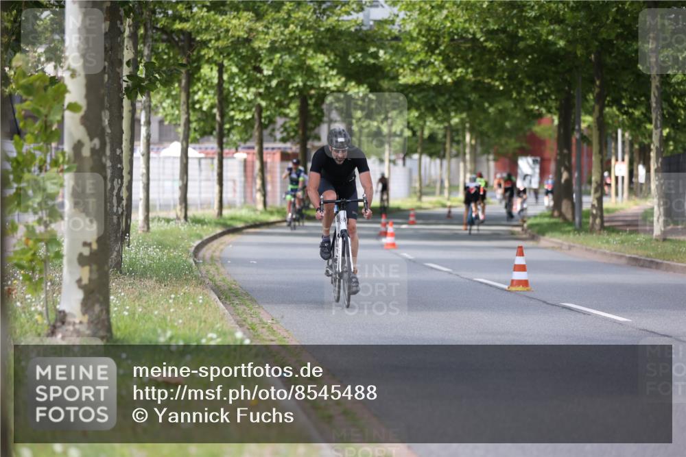 10.08.2025 - GEWOBA Citytriathlon Bremen Yannick Fuchs http://msf.ph/oto/8545488 10.08.2025 12:58:39 Radfahren 609, 762, 795, 802, 870, 910 meine-sportfotos.de