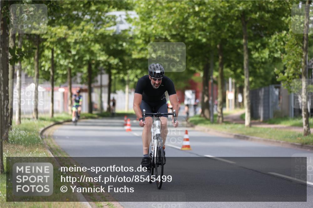 10.08.2025 - GEWOBA Citytriathlon Bremen Yannick Fuchs http://msf.ph/oto/8545499 10.08.2025 12:58:40 Radfahren 609, 762, 795, 802, 870, 910 meine-sportfotos.de