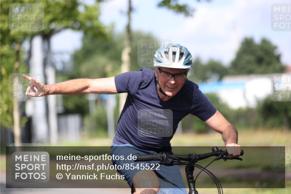 10.08.2025 - GEWOBA Citytriathlon Bremen Yannick Fuchs http://msf.ph/oto/8545522 10.08.2025 11:12:01 Radfahren  meine-sportfotos.de
