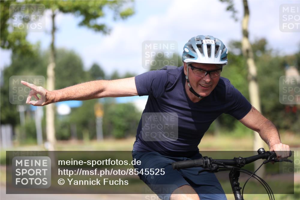 10.08.2025 - GEWOBA Citytriathlon Bremen Yannick Fuchs http://msf.ph/oto/8545525 10.08.2025 11:12:02 Radfahren  meine-sportfotos.de