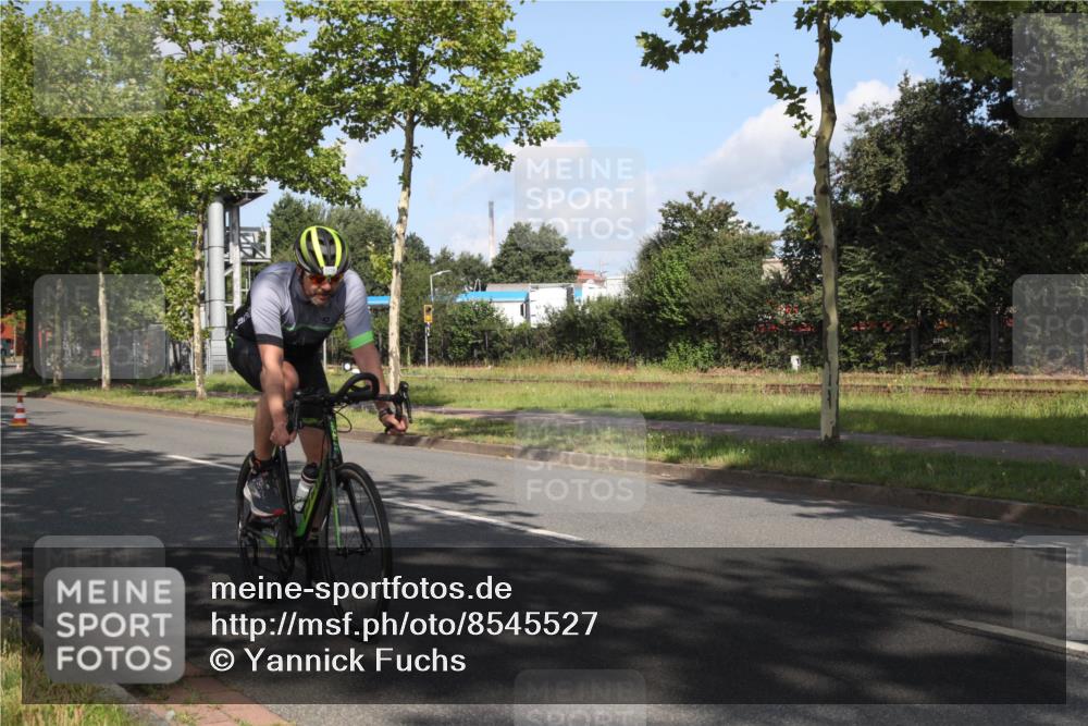 10.08.2025 - GEWOBA Citytriathlon Bremen Yannick Fuchs http://msf.ph/oto/8545527 10.08.2025 10:32:22 Radfahren 205, 354, 408, 426, 432, 473, 508 meine-sportfotos.de